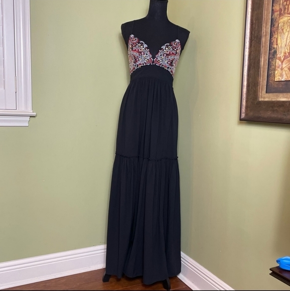 NWT Abercrombie and Fitch Floral Embroidered Maxi Dress - Picture 3 of 9